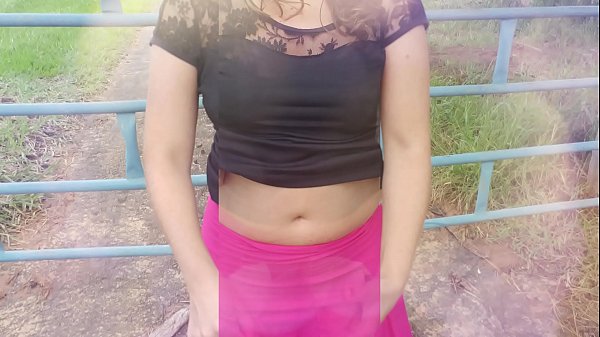 Ti ndun lori oko, iyawo ile gidi kan, bishi bishi ati ọkọ rẹ ti o npa ni inu igbo