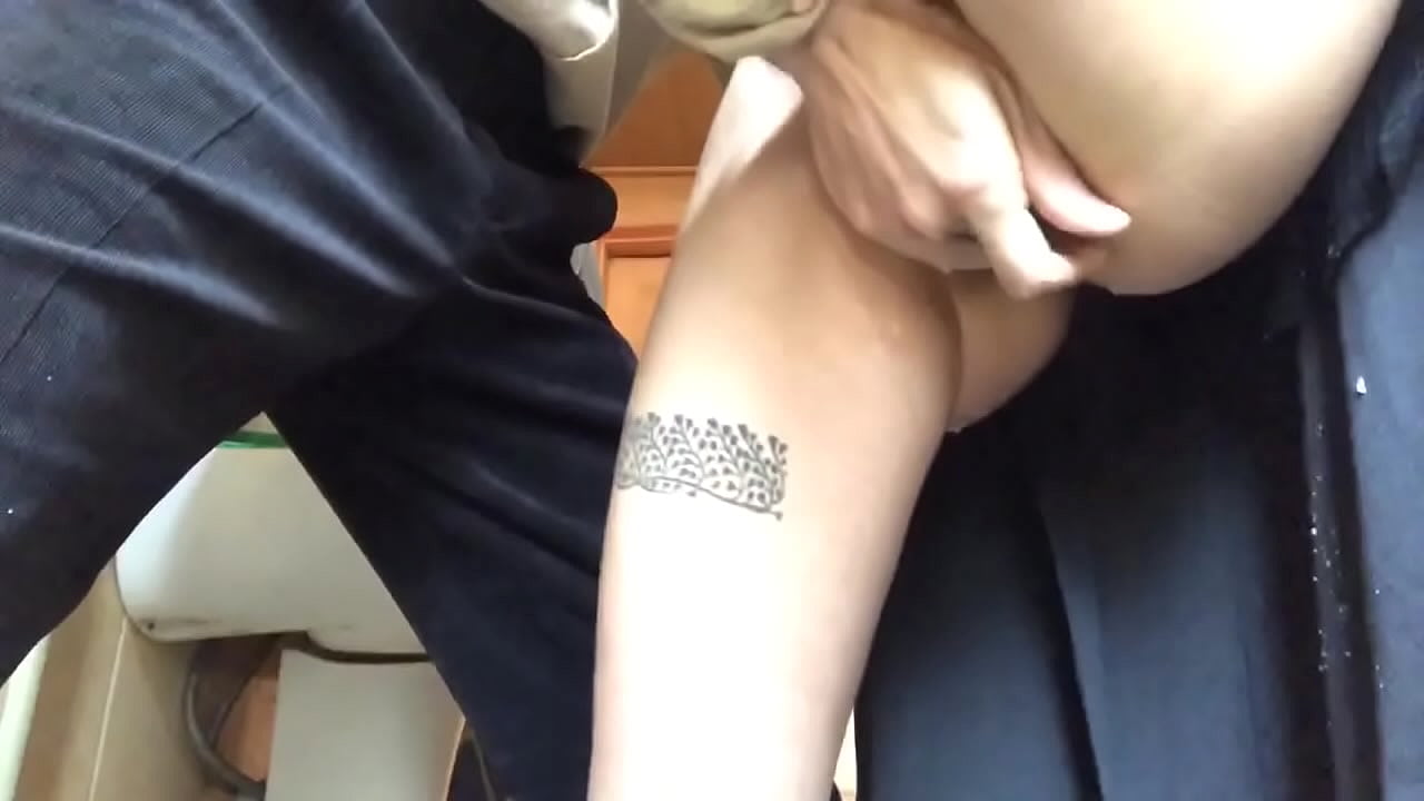 Squirt ni baluwe ile-iwe, a gidi frothy orgasm - olukọ mi ṣe ohun ti o dara ju